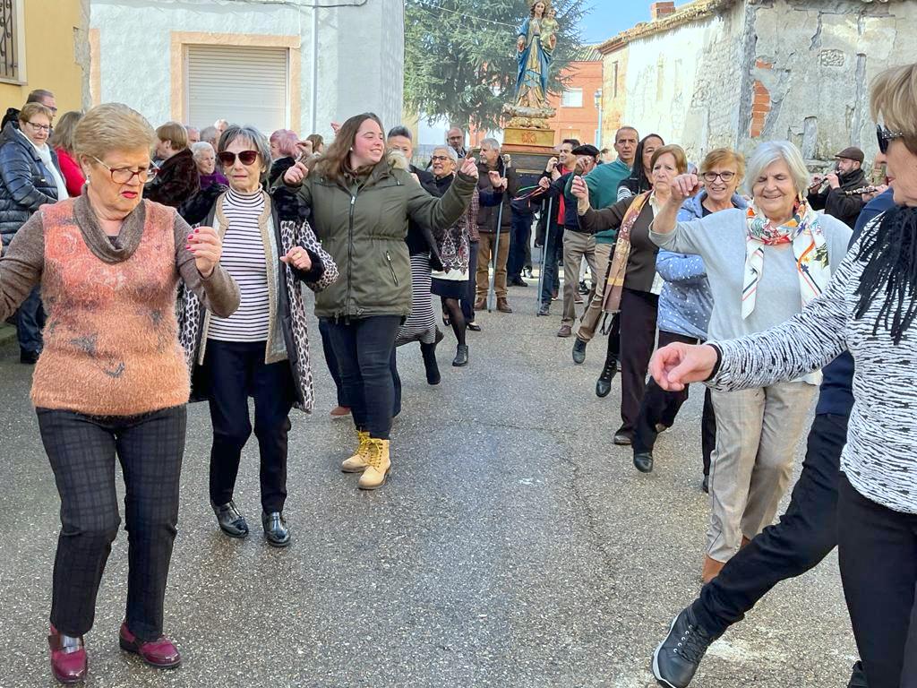 Cevico Navero danza a su Patrona