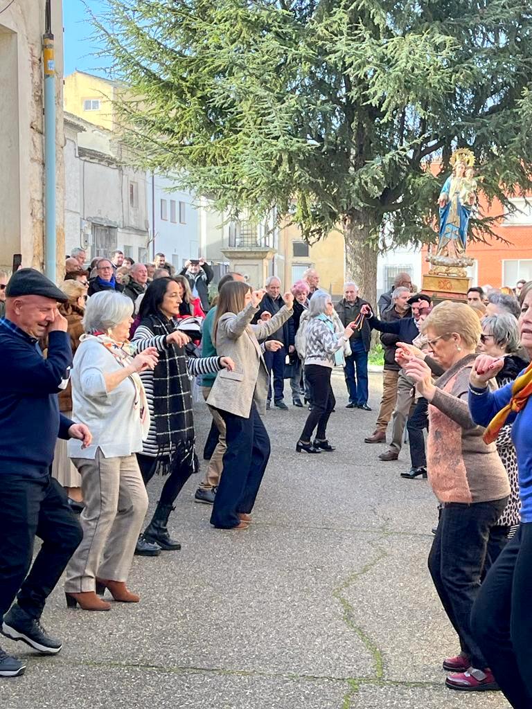 Cevico Navero danza a su Patrona