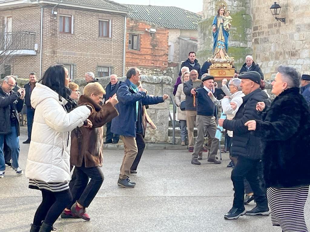 Cevico Navero danza a su Patrona