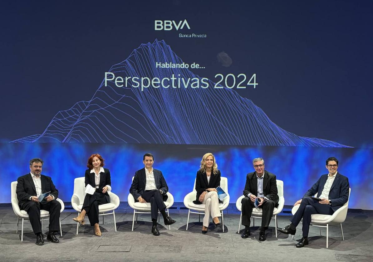 Álvaro Manteca (Responsable de análisis y Estrategia de Banca Privada), Sonsoles Castillo (Responsable de Análisis en BBVA Research), Rafael Doménech (Responsable de Análisis Macroeconómico de BBVA Research), Belén García-Moya (Directora de Asesoramiento y Altos Patrimonios), Joaquín García Huerga (Director Estrategia Global en BBVA Asset Management & Global Wealth), Roberto Hernanz (Responsable de Mercados de Banca Privada).