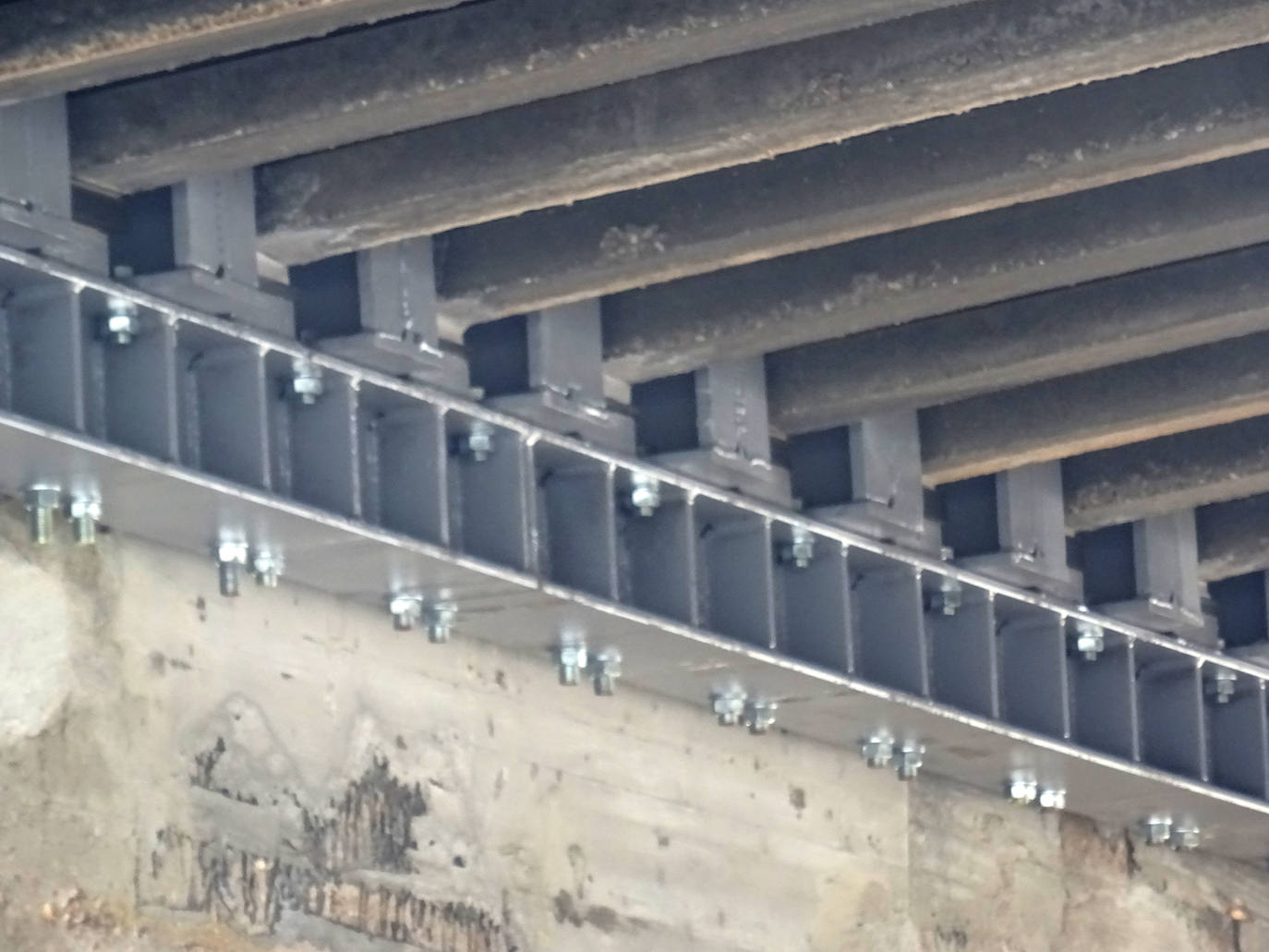 Obras en el viaducto del Polígono de Argales