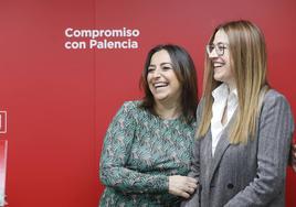 Cristina Párbole, del PSOE de Aguilar, junto a la alcaldesa de Palencia, Miriam Andrés.