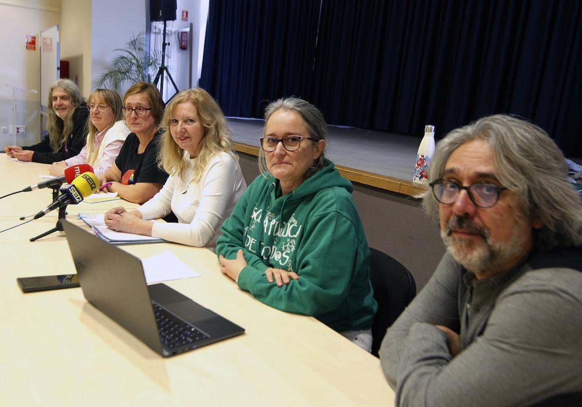 Representantes de los sindicatos que conforman la junta de personal docente de Segovia, en la comparecencia de este jueves.