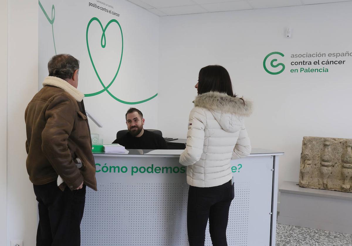 Recepción de la nueva sede de la asociación del cáncer en Palencia.