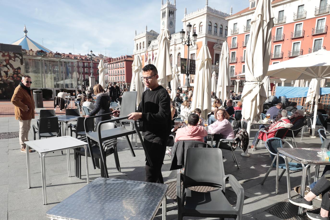 Las imágenes con las terrazas a rebosar en la Plaza Mayor