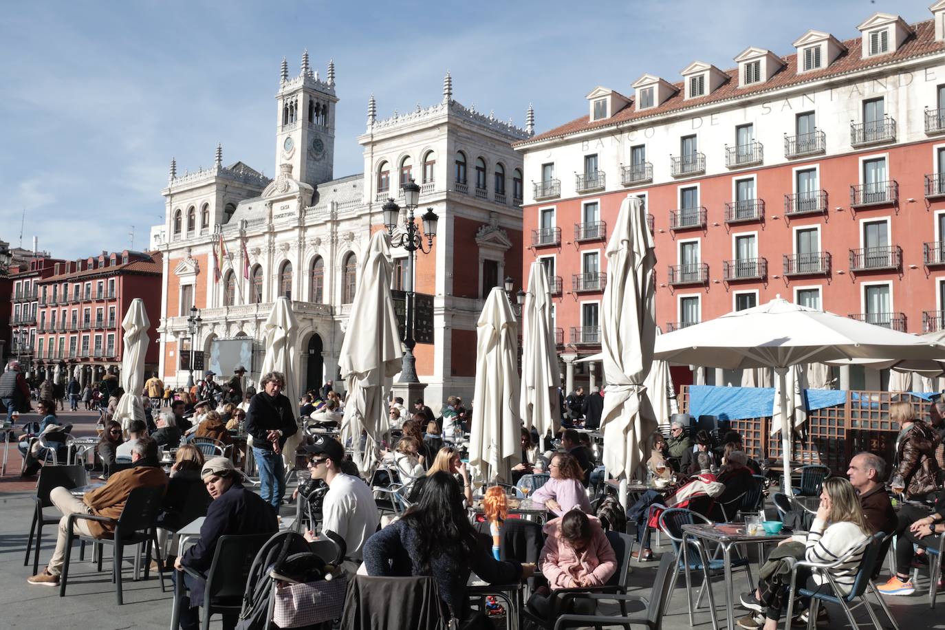 Las imágenes con las terrazas a rebosar en la Plaza Mayor