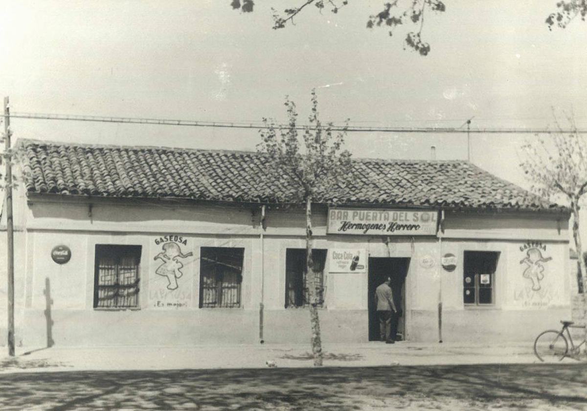 El bar Puerta del Sol que desde 1933 regentó la familia Herrero.