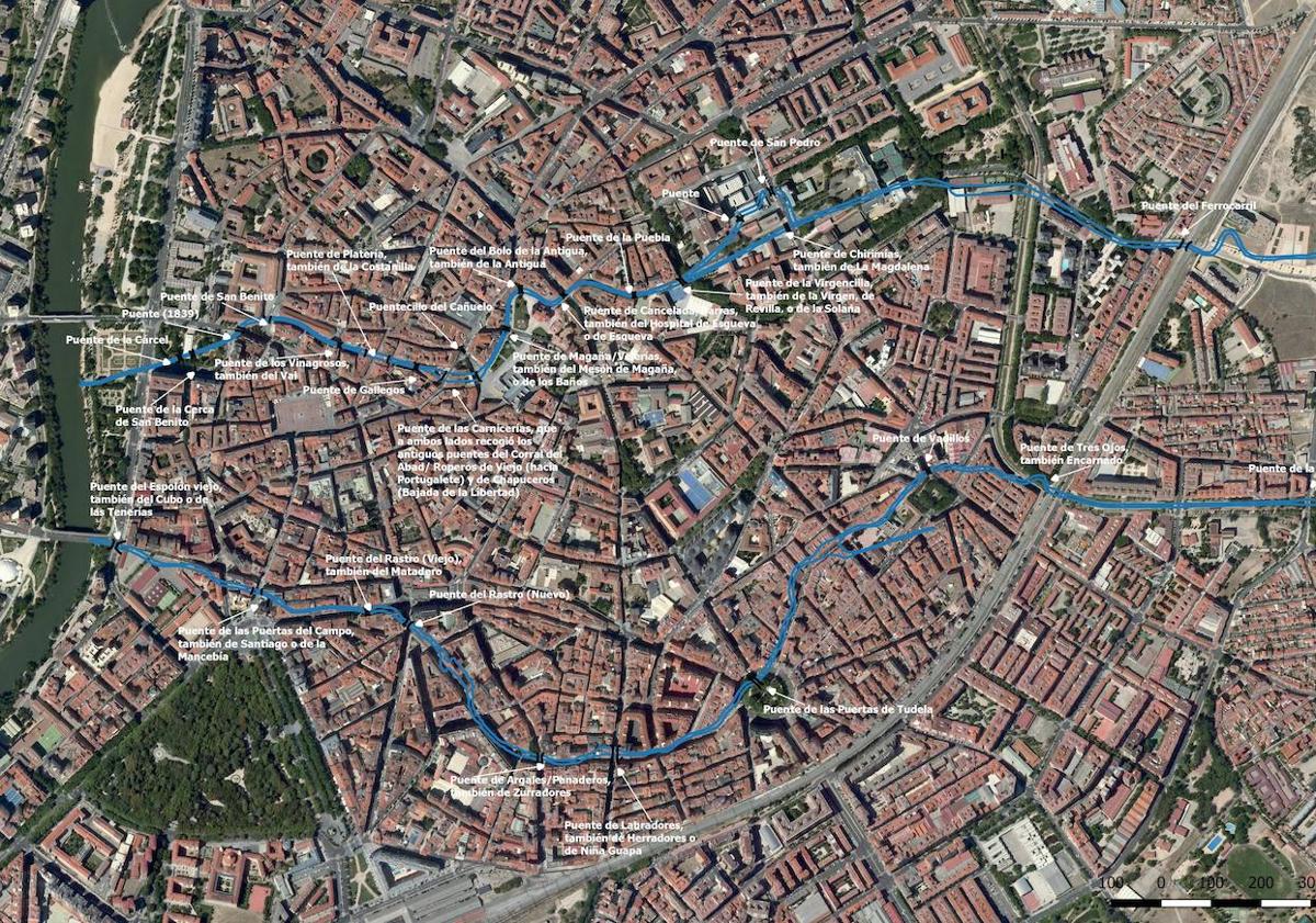 Imagen principal - Representación sobre ortofografía actual de los puentes sobre los antiguos cauces del Esgueva, proyectos de encauzamiento del Esgueva y Fotografía aérea de la calle Doctrinos, completamente rellenada y antes de su urbanización, fechada hacia 1930.