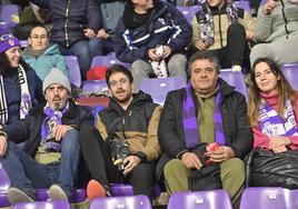 Aficionados del Real Valladolid esperan el comienzo del encuentro.