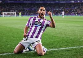 Anuar celebra el tanto que abrió el marcador en el José Zorrilla ante el Racing de Santander