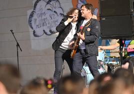 Concierto del grupo Happening en la plaza de la Solidaridad por el Día de la Paz