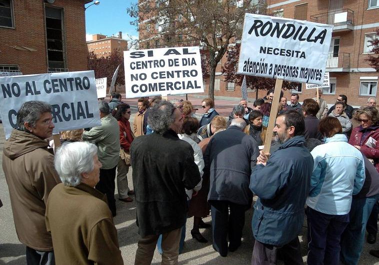 25 años de lucha vecinal por el colegio San Juan de la Cruz en imágenes