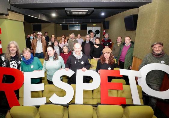 En primera fila, desde la izquierda Óscar 'Lujuria', Concha Cay, Gloria Reguero, Jesús Cifuentes, Eva Moreno y Goyo Yeves.