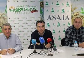 Blas Donis, José Luis Marcos y David Tejerina, de izquierda a derecha, presentan las movilizaciones.