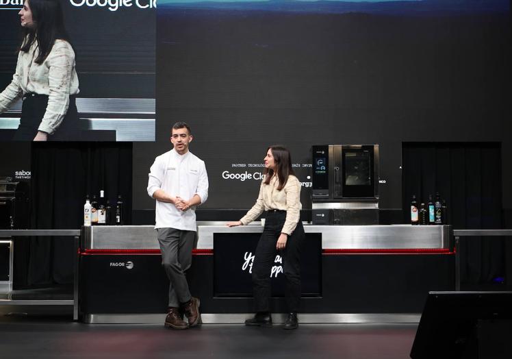 Carlos Casillas y María Sánchez durante la ponencia 'Volver'.