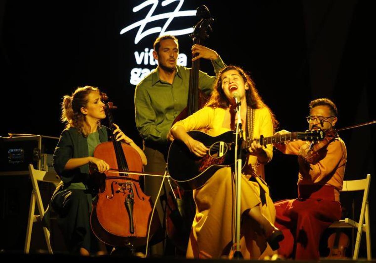 Sílvia Pérez Cruz, duranet un concierto, en Vitoria el pasado verano.