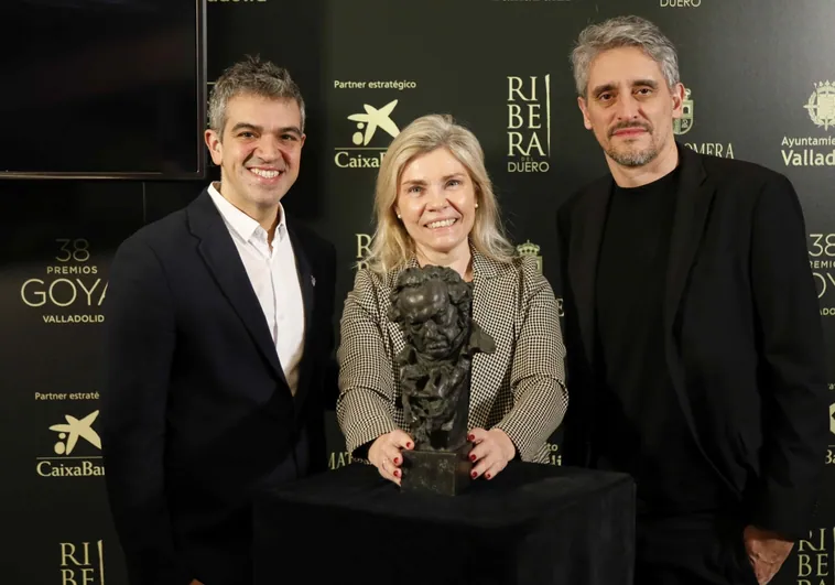 (de izquierda a derecha ) El sumiller Ferran Centelles; Belén Martín, directora territorial de CaixaBank en Castilla y León; y Marcel Barrena, director y guionista de cine.