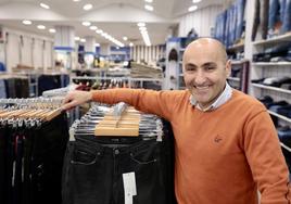 José Galván, responsable de la tienda de Pantalón en Valladolid.