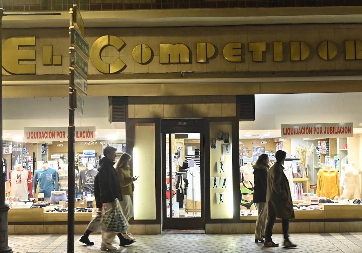 Escaparate de El Competidor, en la Bajada de la Libertad.
