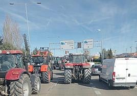 Los tractores en la carretera de Soria, en Valladolid.