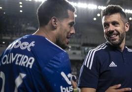 Paulo Pezzolano (derecha) junto al defensa central Lucas Oliiveira, cuando ambos formaban parte de la plantilla del Cruzeiro