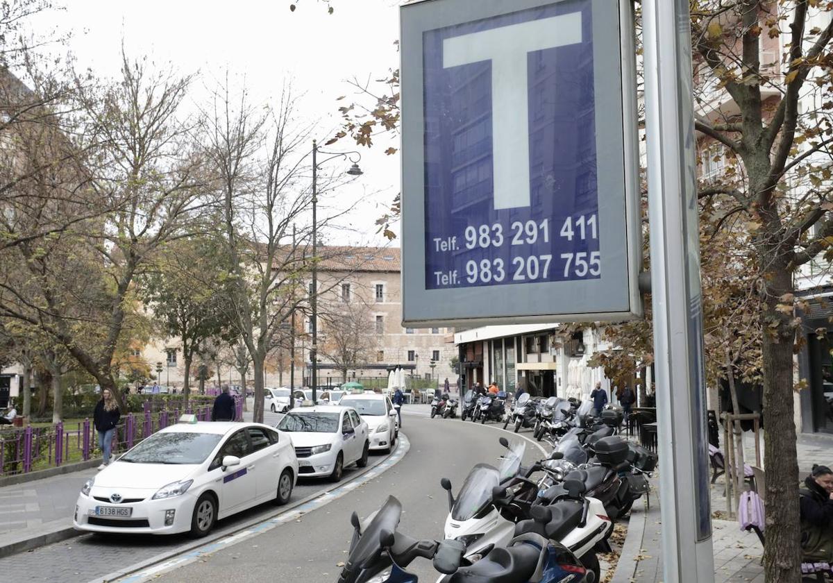 Parada de taxis de la plaza de Poniente.