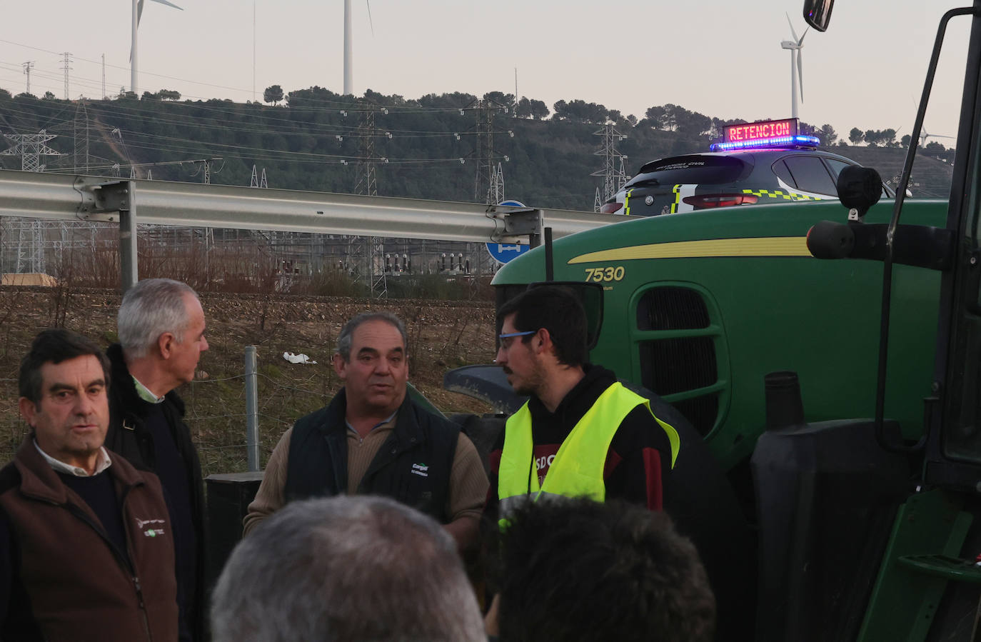 Los agricultores cortan la autovía en la ronda de Palencia