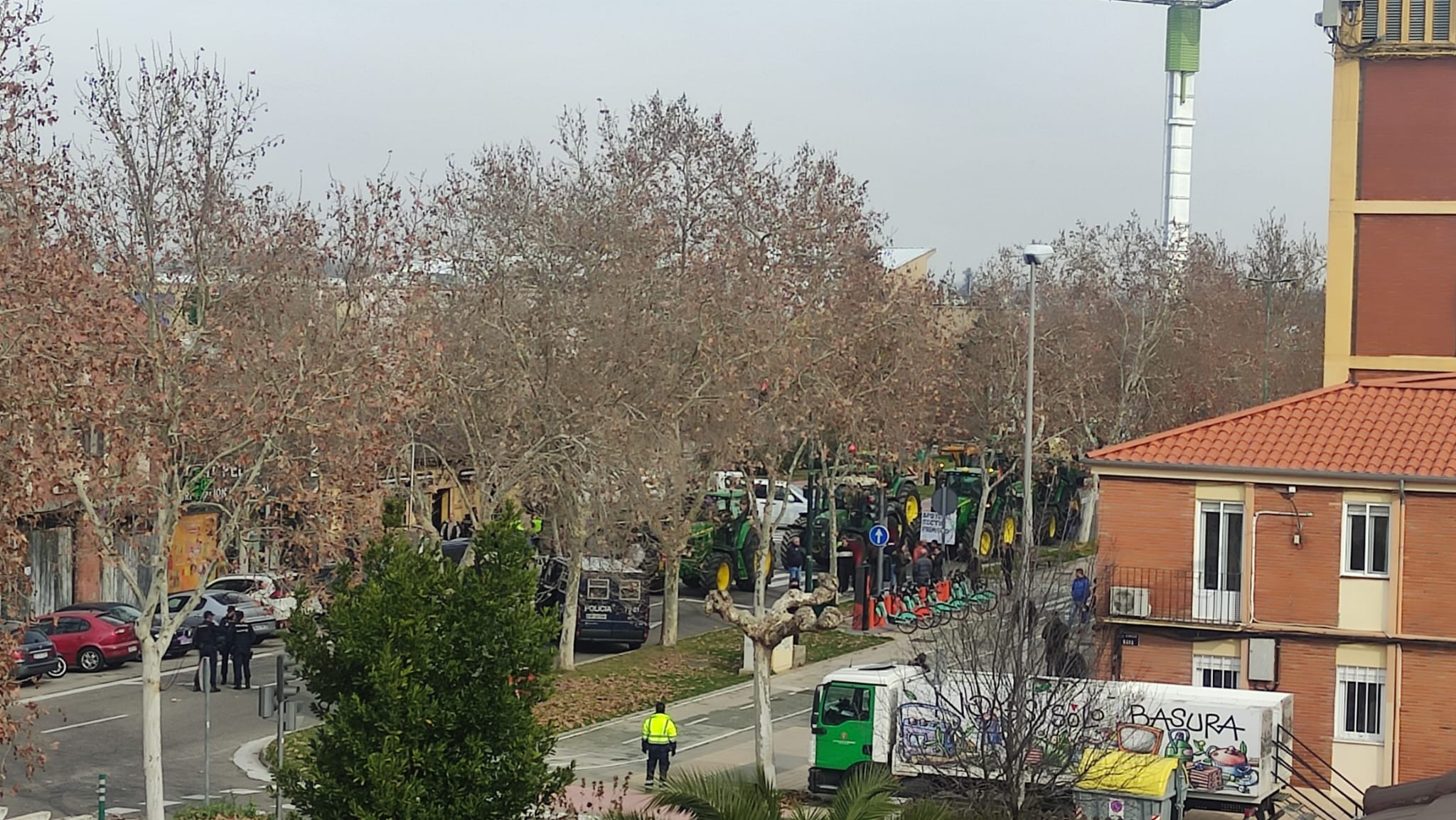 Tractores en la Avenida de Santander de Valladolid