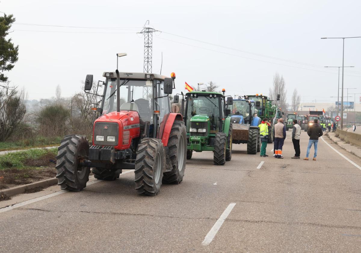 Los agricultores vuelven a protestar con una tractorada en Valladolid