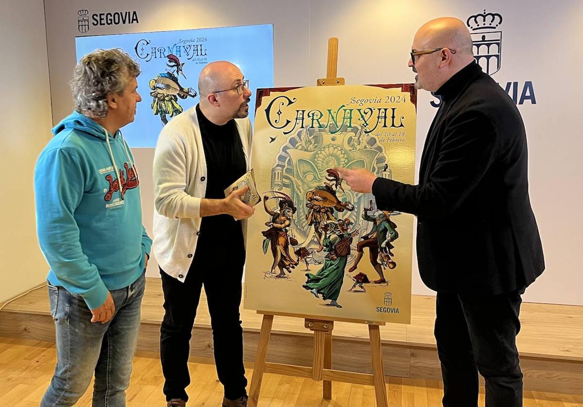 Lucio de Pablos, Celsius Pictor y el concejal de Cultura charlan en presencia del cartel.