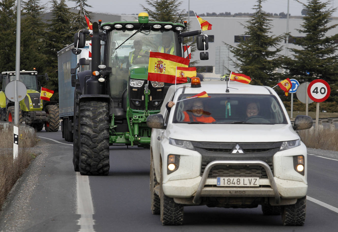 La tractorada de Villacastín, en imágenes