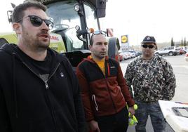 Agricultores de Mozoncillo participantes en la tractorada por Segovia capital.