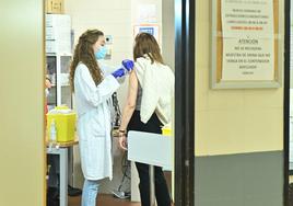 Campaña de vacunación de gripe en el centro Arturo Eyries de Valladolid.