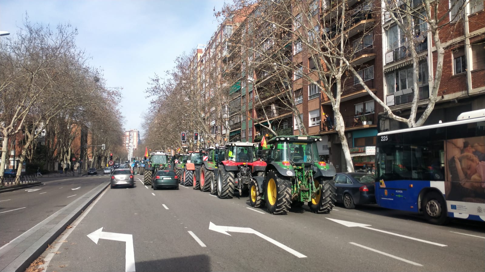 Tractores en el Paseo de Zorrilla