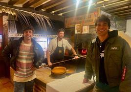 Los Javis, durante su visita a La Parrilla de San Lorenzo.