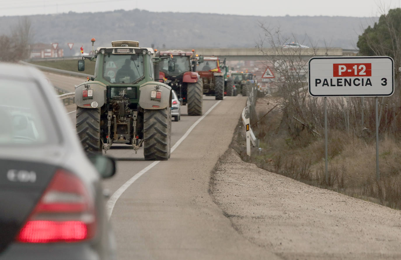 Los tractores bloquean Palencia