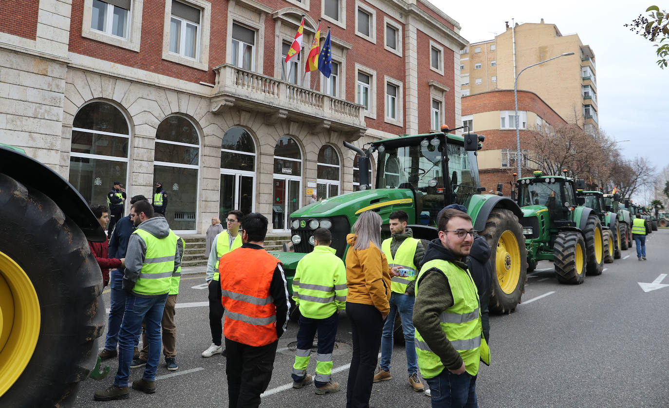 Los tractores bloquean Palencia