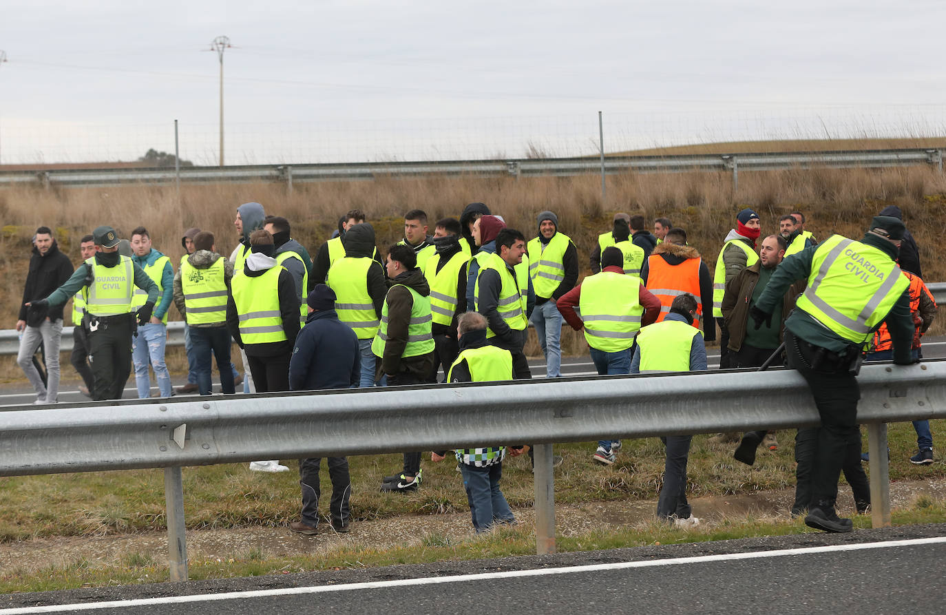 Así ha sido el corte de la autovía en Villaherreros