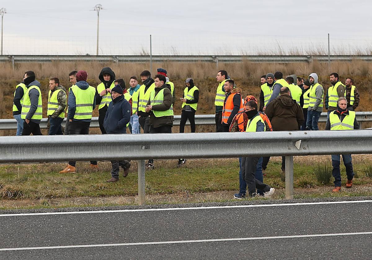 Así ha sido el corte de la autovía en Villaherreros
