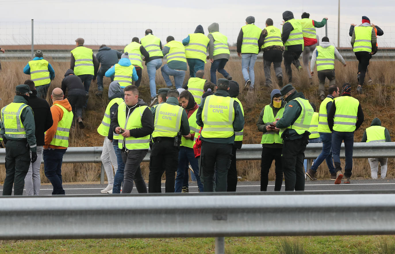 Así ha sido el corte de la autovía en Villaherreros