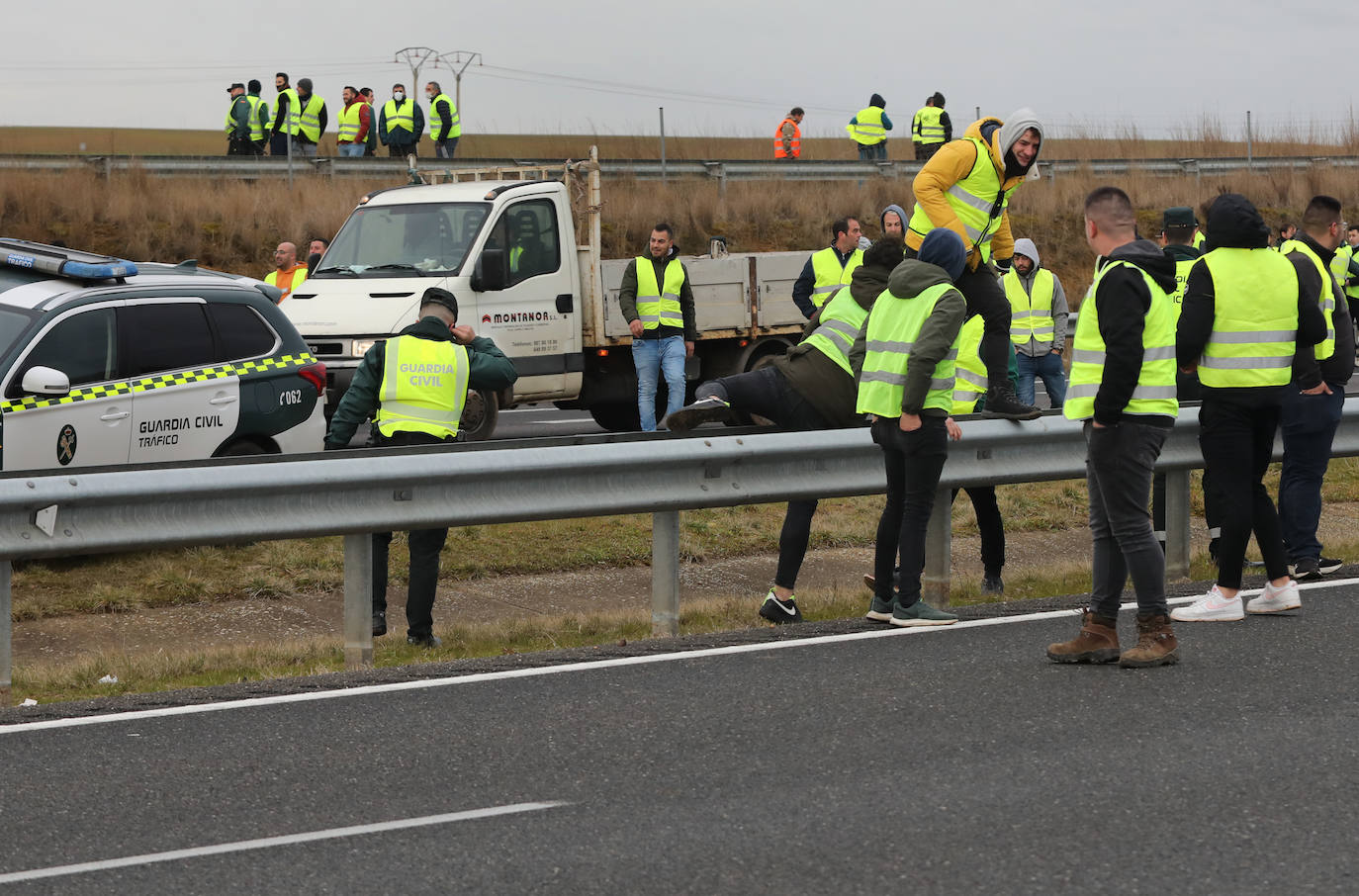 Así ha sido el corte de la autovía en Villaherreros