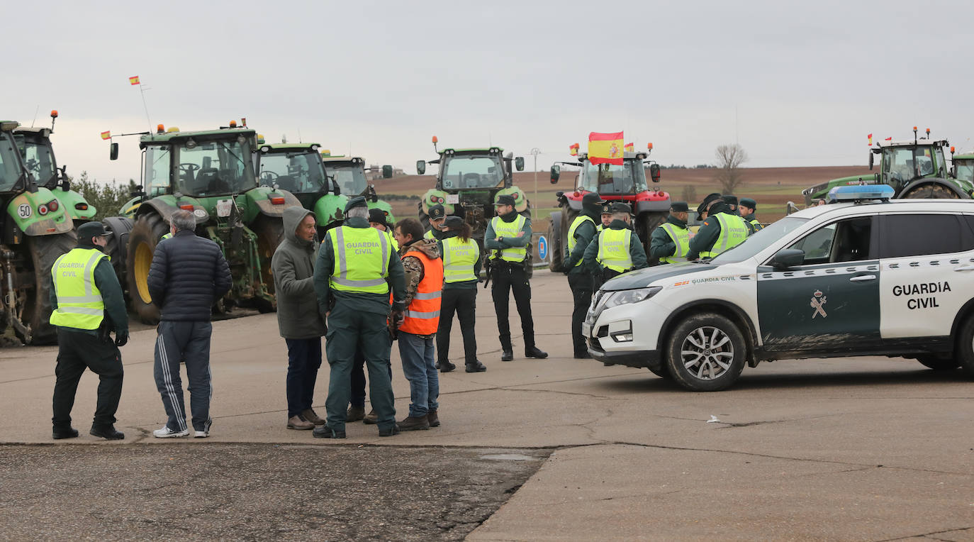 Así ha sido el corte de la autovía en Villaherreros