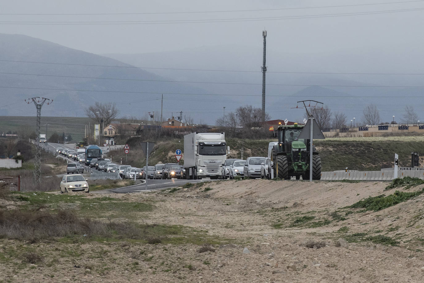 La tractorada en la CL-605, en imágenes