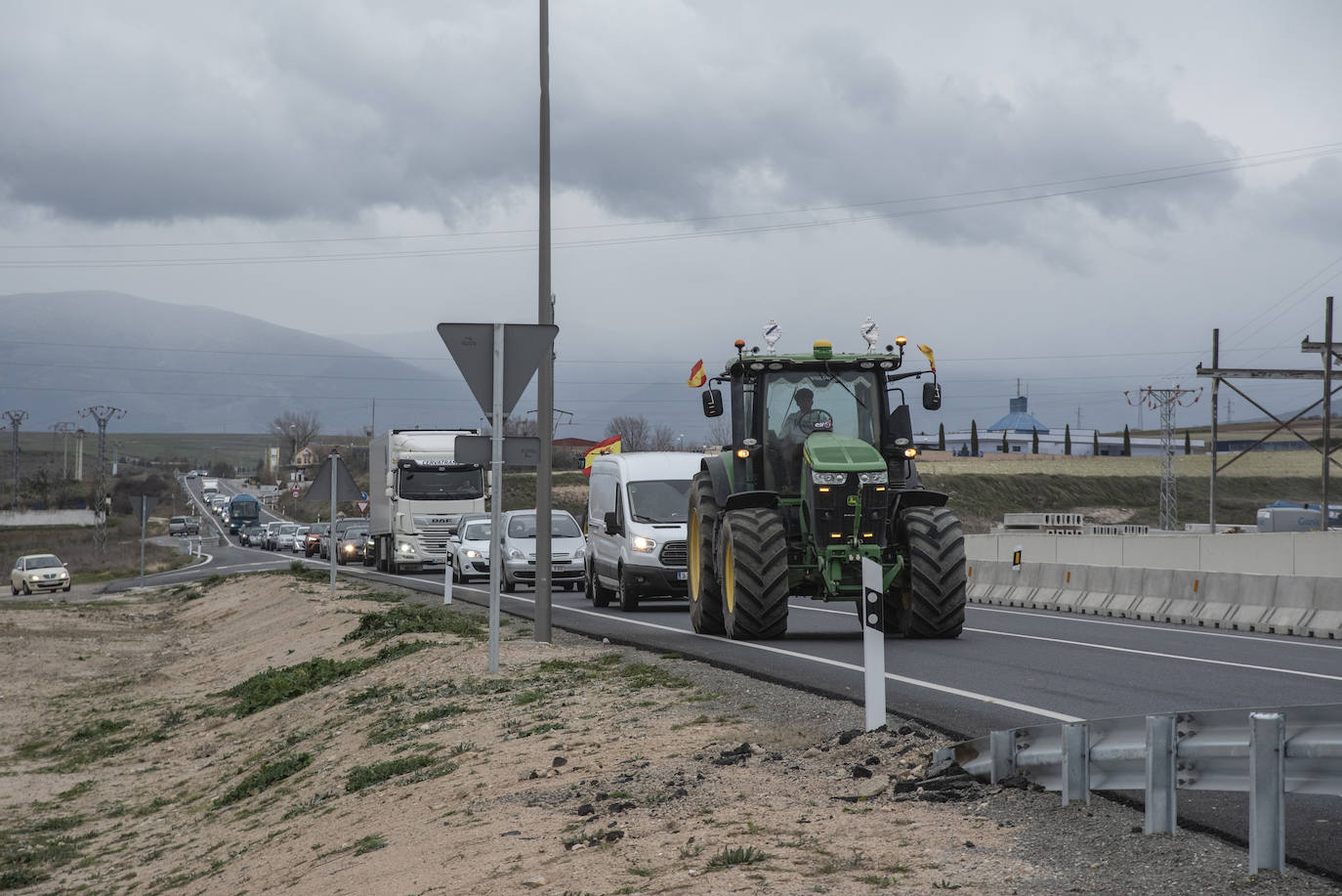 La tractorada en la CL-605, en imágenes