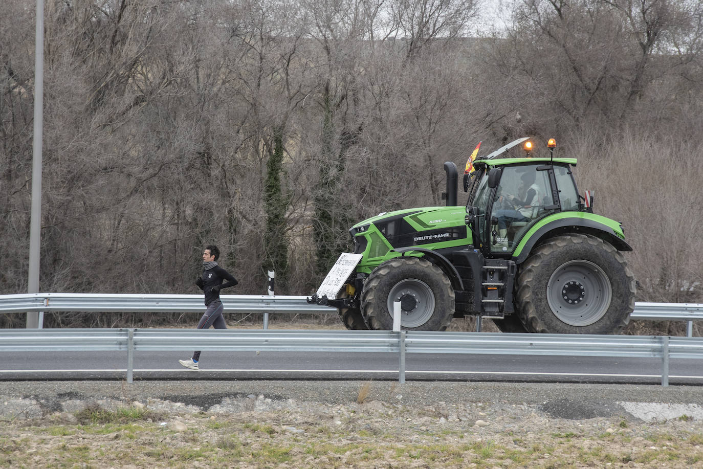 La tractorada en la CL-605, en imágenes