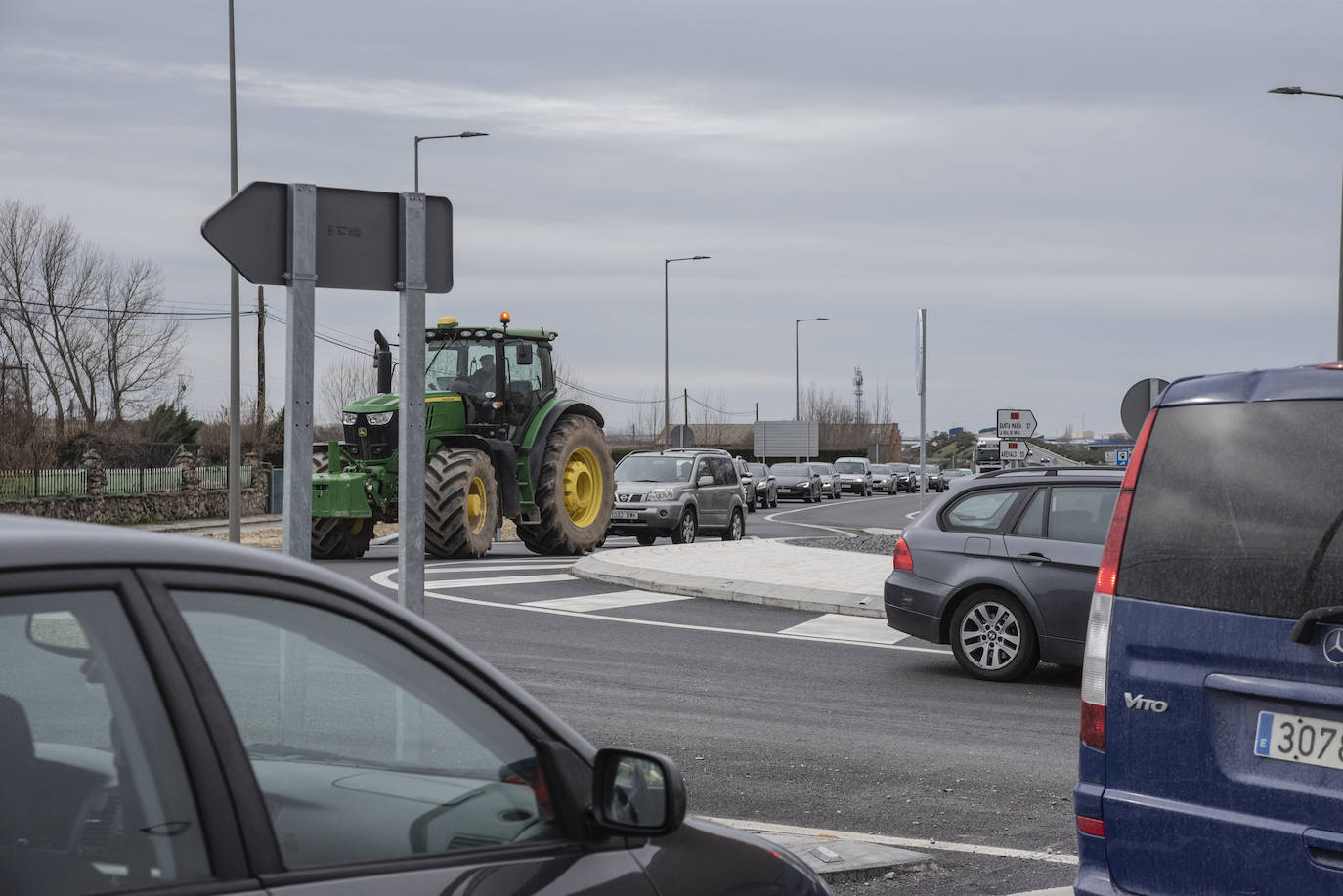 La tractorada en la CL-605, en imágenes