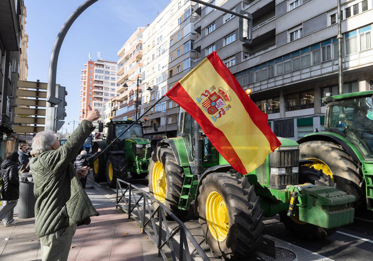 Tractores por las calles de Valladolid el pasado martes.