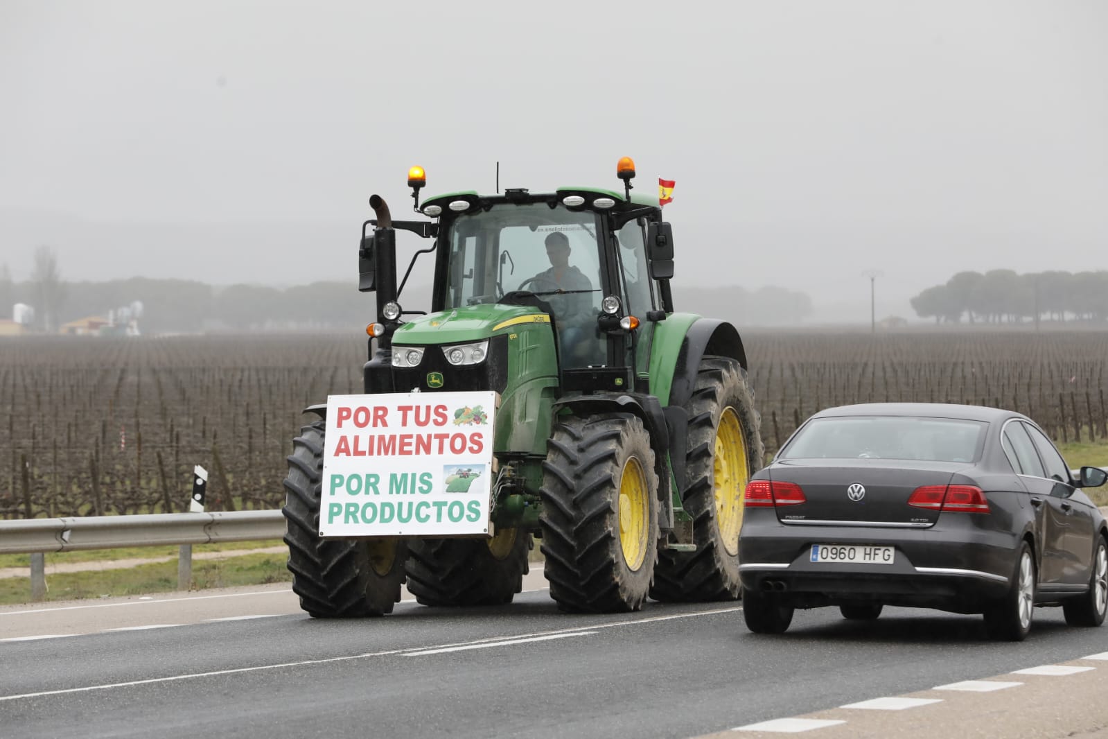 Los tractores, esta mañana, en la N-122.