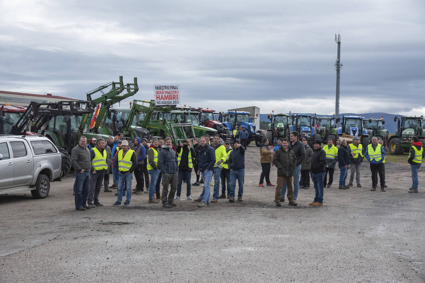 La tractorada del viernes por Segovia, en imágenes