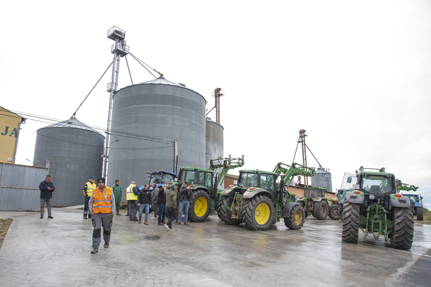 La tractorada del viernes por Segovia, en imágenes